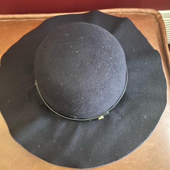 5 Forever 21 Hats for $45 Sale - Picture 10 of 16